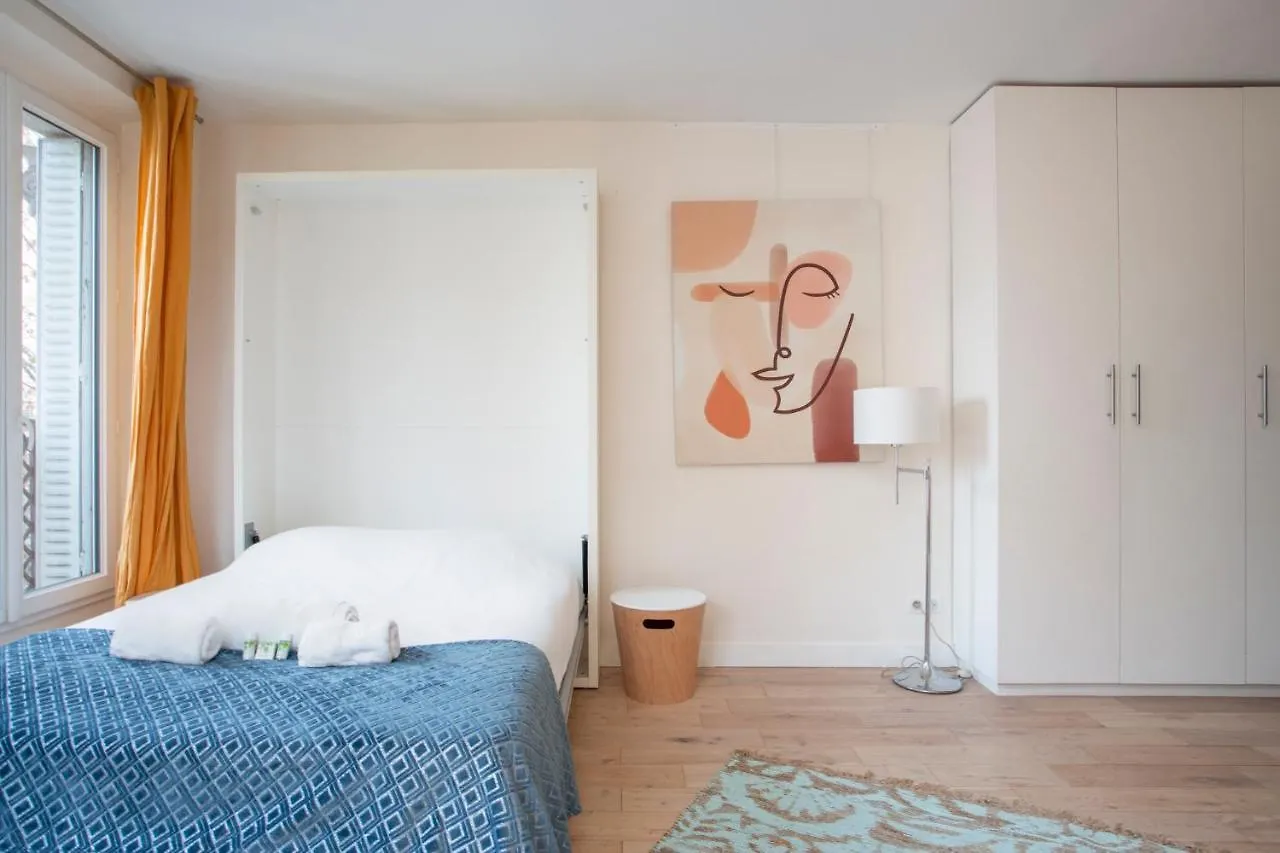 Apt Suite Gare De L'Est Paris 10Eme 0*,  France